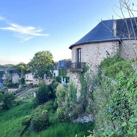 Hotel La Tour Des Anglais Mayenne Kültér fotó