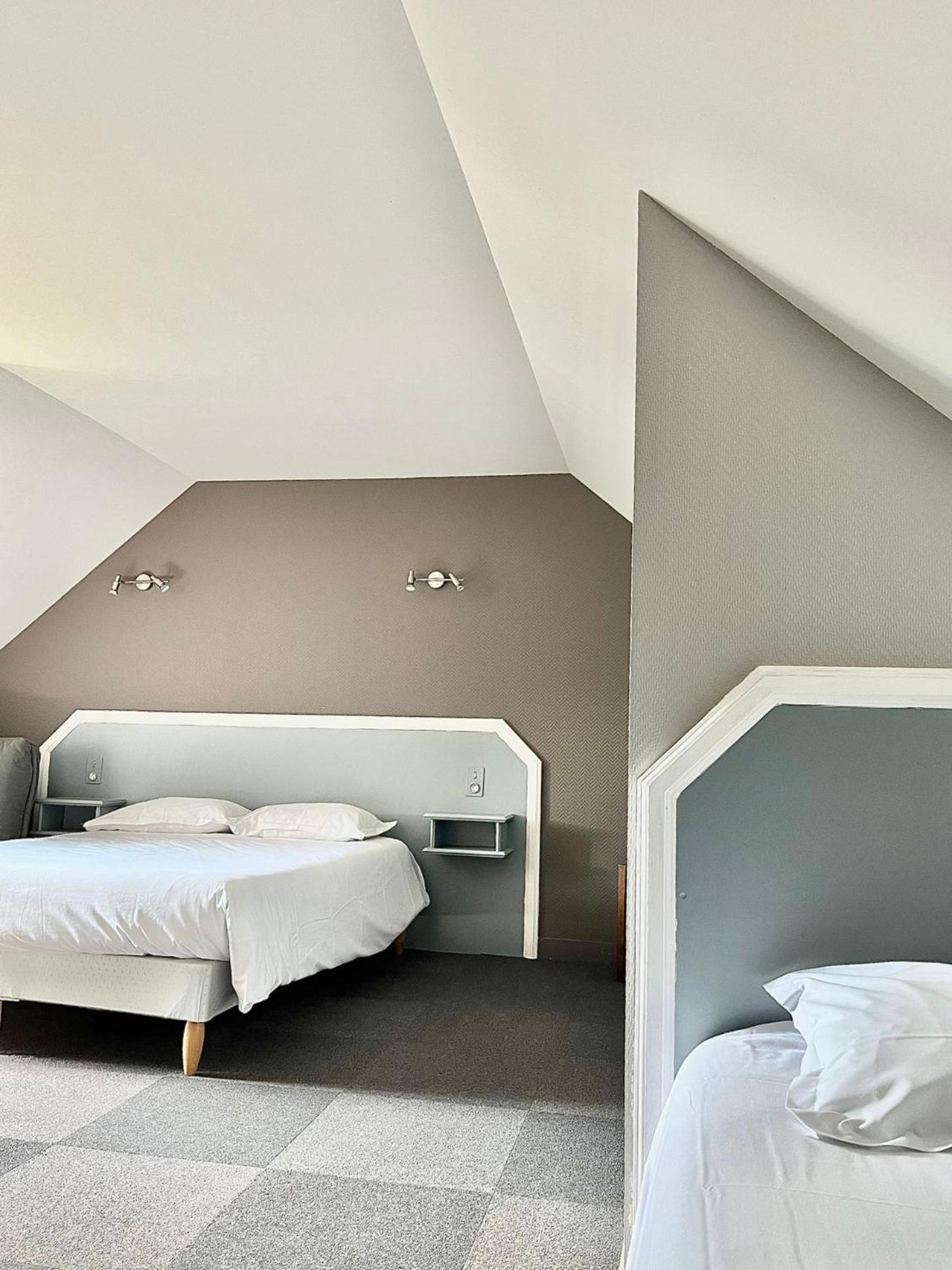 Hotel La Tour Des Anglais Mayenne Kültér fotó